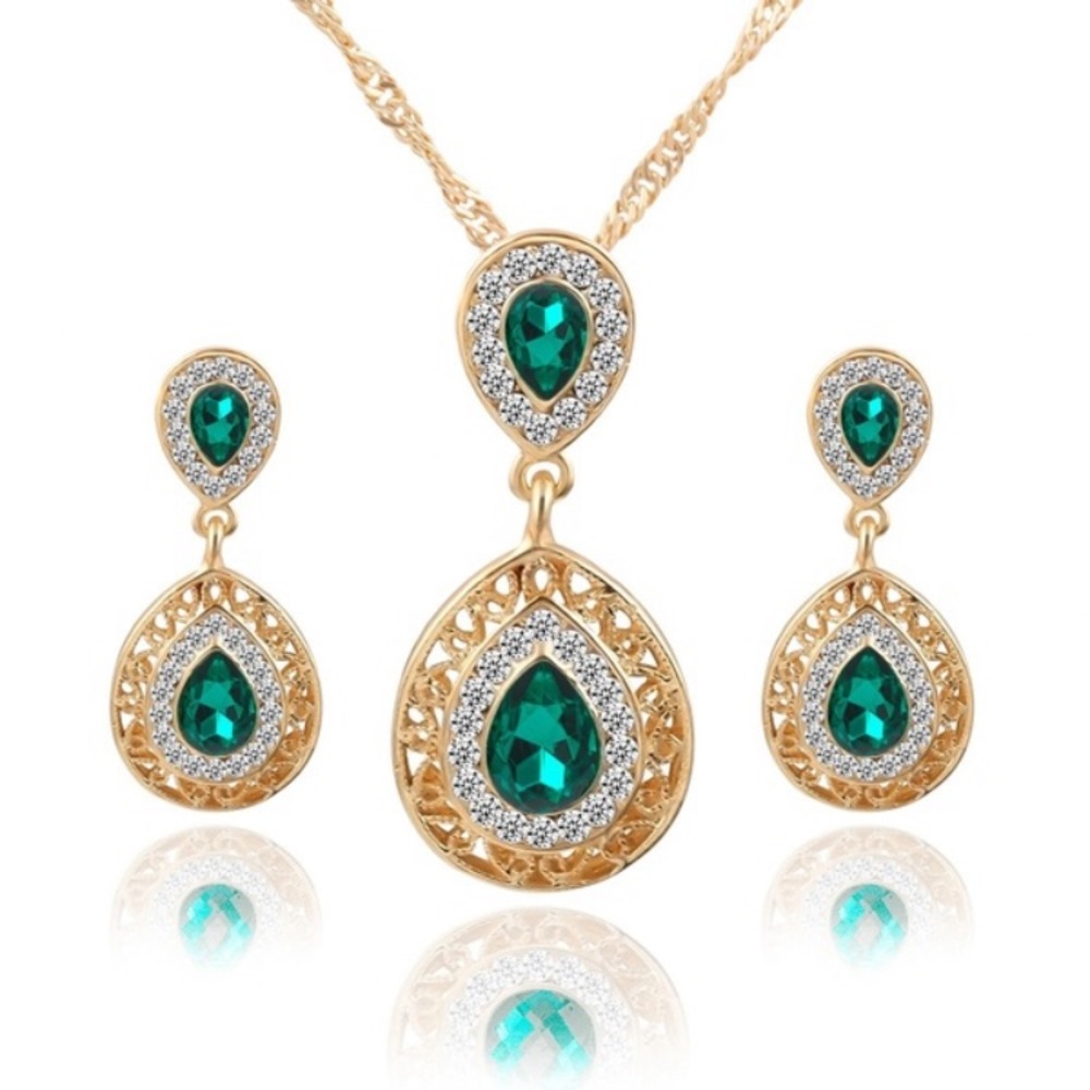 Earring and necklace set